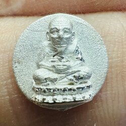 หลวงพ่อทวด พิมพ์กลมเล็ก (เนื้อเงินขัดเงา) Luang Pu Thuat coin (Model: Round, Sliver material). SKU-01986