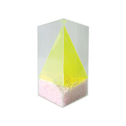 ชุดปริซึมฐานสามเหลี่ยมด้านเท่าภายในพีระมิด