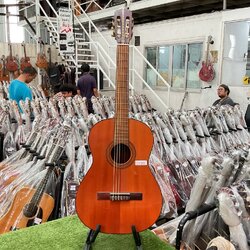 กีต้าร์คลาสสิค ยี่ห้อตามภาพ