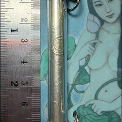 ตะกรุดมหาเสน่ห์บัวบังใบ (เนื้อแปะตั้ง) Bua Bang Bai Charming Takrud. (alloy material) SKU-04057