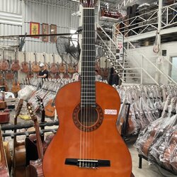 กีต้าร์คลาสสิค Valencia : CG10