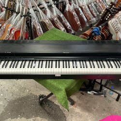 เปียโน YAMAHA : Clavinova CLP-300 สินค้าไม่พร้อมใช้งาน (ต้องซ่อม)