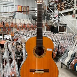 กีต้าร์คลาสสิค ยี่ห้อตามภาพ