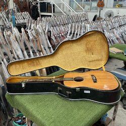 กล่องเคสกีต้าร์โปร่ง