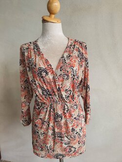 FF04985 เสื้อผ้ามือสอง สีครีม แบรนด์ EMMA JAMES อก 42-46นิ้ว