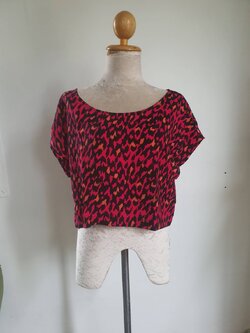 FF05449 เสื้อผ้ามือสอง สีแดงลาย แบรนด์ อก 40 นิ้ว