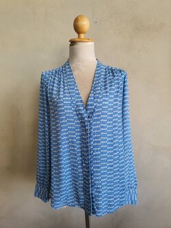 FF05049 เสื้อผ้าชีฟอง สีฟ้า มือสอง แบรนด์ ANN TAYLOR อก 40 นิ้ว