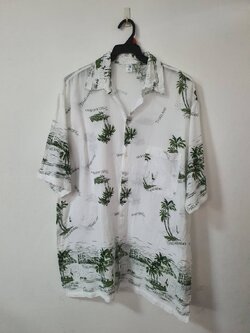 FF06311 เสื้อเชิ้ตมือสอง สีขาว ลายต้นมะพร้าว อก 45 นิ้ว