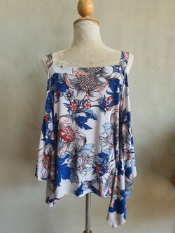 FF05128 เสื้อผ้ามือสอง เปิดไหล่ ลวดลายสวย แบรนด์ eci new york อก free-45 นิ้ว