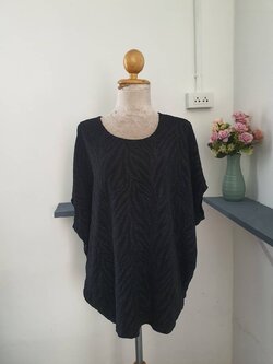 FF05151 เสื้อผ้ามือสอง สีดำ มือสอง SUZY SHIER อก FREE -65 นิ้ว