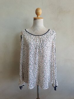 FF05078 เสื้อผ้ามืออง สีขาวชีฟอง ลาย แบรนด์ MAURICES อก 40 นิ้ว