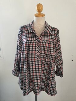 FF05868 เสื้อไหมพรม ลายตาราง มือสอง อก 45 นิ้ว