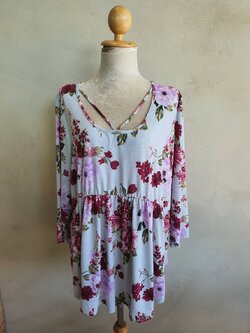 หมดค่ะ FF05059 เสื้อผ้ามือสอง สาวอวบ พลัสไซส์ สีเขียวลายดอกไม้ แบรนด์ honeyme curvy อก 44-50 นิ้ว