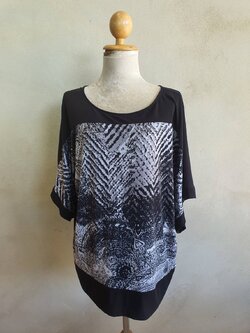 FF05060 เสื้อผ้ามือสอง สีเทาดำ สาวอวบพลัสไซส์ แบรนด์ NEW YORK&COMPANY อก 48-52 นิ้ว