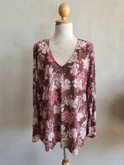 FF05120 เสื้อผ้ามือสอง สีน้ำตาล ลายดอกไม้ FADED GLORY อก44นิ้ว