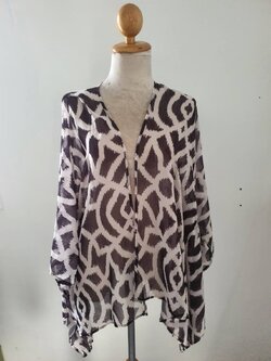 FF05862 เสื้อคลุม ชีฟอง มือสอง สีน้ำตาลลาย sweet pea อก free