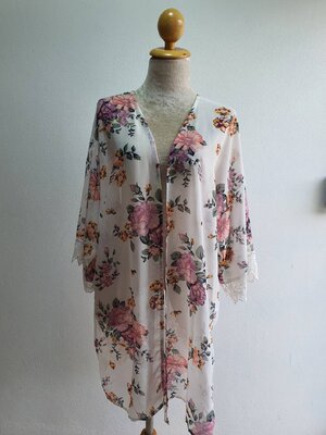 FF04152 เสื้อคลุมชีฟอง สีขาวลายดอกไม้ แบรนด์ Wallflower อก FREE