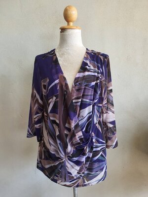 FF05125 เสื้อผ้ามือสอง สีม่วงลายแบรนด์ JENNIFER LOPEZ อก 42-46 นิ้ว