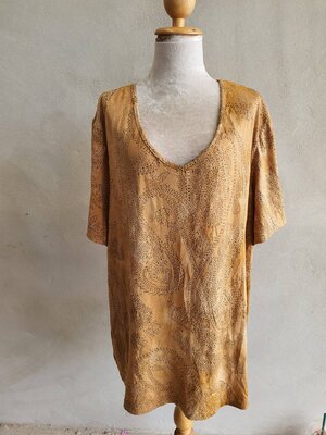 FF04941 เสื้อผ้ามือสอง สีน้้ำตาลเหลือง แบรนด์ JACLYN SMITH อก 55-60 นิ้ว