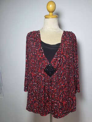 FF04159 เสื้อผ้ามือสอง สีแดง สวยๆ อก 48-52 นิ้ว