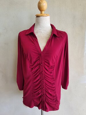 FF04875 เสื้ผ้ามือสอง สีแดง