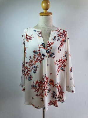 FF04150 เสื้อผ้ามือสอง สีขาวลายดอกไม้ แบรนด์ VAN HEUSEN อก free-48นิ้ว