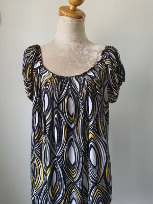 FF04344 เสื้อผ้ามือสอง ลายดำเหลืองขาว แบรนด์ ND new directions อก 40-45 นิ้ว