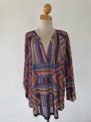 FF04242 เสื้อผ้ามือสอง หลากสี แบรนด์ URBAN MANGOZ อก free