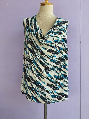 FF02843 เสื้อมือสอง แขนกุด สีฟ้าขาวดำ แบรนด์ JONES STUDIO อก FREE- ดึงกว้าง 46-50 นิ้ว