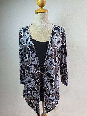 FF04190 เสื้อผ้ามือสอง สีเเทาดำลาย แบรนด์ JM COECTION อก 42-46 นิ้ว