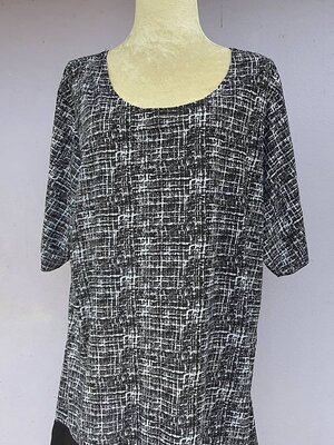 FF03612 เสื้อแฟชั่นสีดำลาย มือสอง แบรนด์ SHANNON FORE NEW YORK อก 48-50 นิ้ว