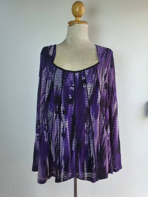 FF03952 เสื้อผ้ามือสอง สีม่วงลาย แบรนด์ JACLYN SMITH อก free
