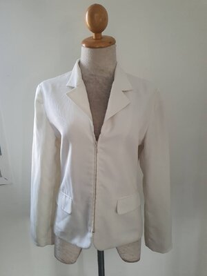 FF06090 เสื้อคลุม ทรงสูท ซิบหน้า สีขาว มือสอง แบรนด์ AIIZ อก 34 นิ้ว