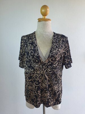 FF03973 เสื้อผ้ามือสอง สีดำลาย แบรนด์ jaclyn smith อก 38-42 นิ้ว