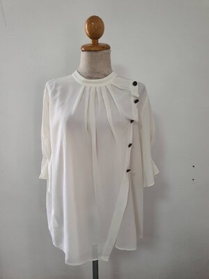 FF06726 เสื้อแฟชั่น สีขาว มือสอง อก 42 นิ้ว