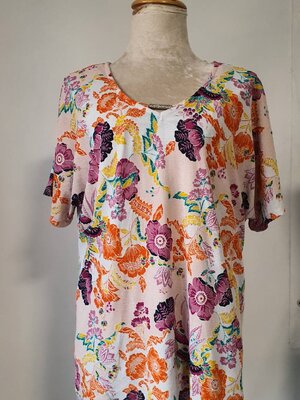 FF04402 เสื้อผ้ามือสอง ลายดอกไม้ แบรนด์ EST.1946 อก 42-45 นิ้ว