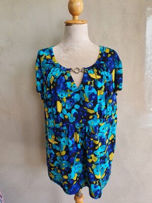 FF04851 เสื้อผ้ามือสอง สีน้ำเงินลาย แบรนด์ APT.9 อก 52-58 นิ้ว