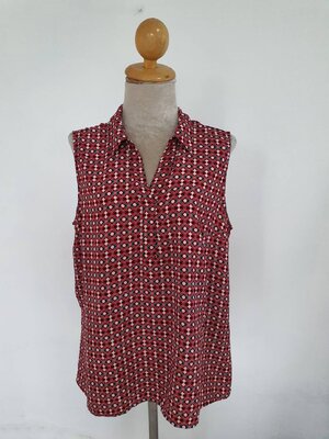 FF04273 เสื้อผ้ามือสอง สีแดง แขนกุด แบรนด์ DANA BUCHMAN อก free-40 นิ้ว