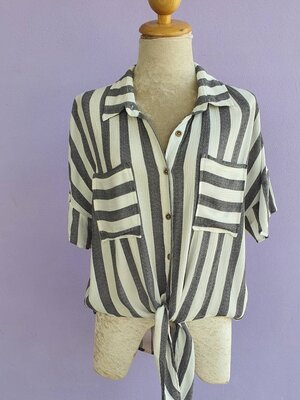 FF02978 เสื้อแฟชั่น สีเทาลายขาว มือสอง แบรนด์ hyfve อก free-42 นิ้ว