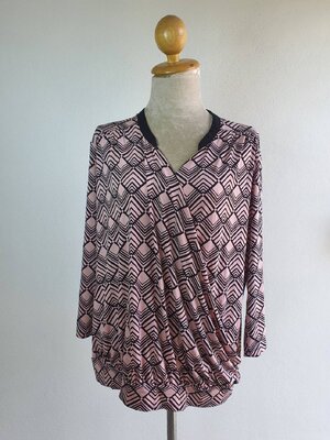 FF03978 เสื้อผ้ามือสอง สีชมพูลาย แบรนด์ NEW YORK & COMPANY อก free