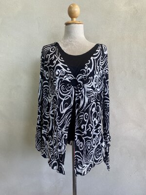 FF04574 เสื้อผ้ามือสอง สีดำลาย แบรนด์ cato อก 42-45 นิ้ว