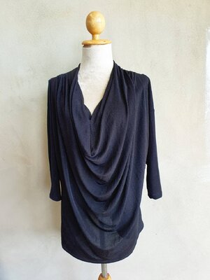 FF04854 เสื้อคอถ่วง สีดำ แบรนด์