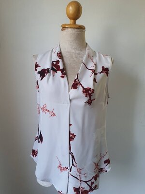 FF04380 เสื้อผ้ามือสอง แขนกุด แบรนด์ Le chateau อก 34นิ้ว